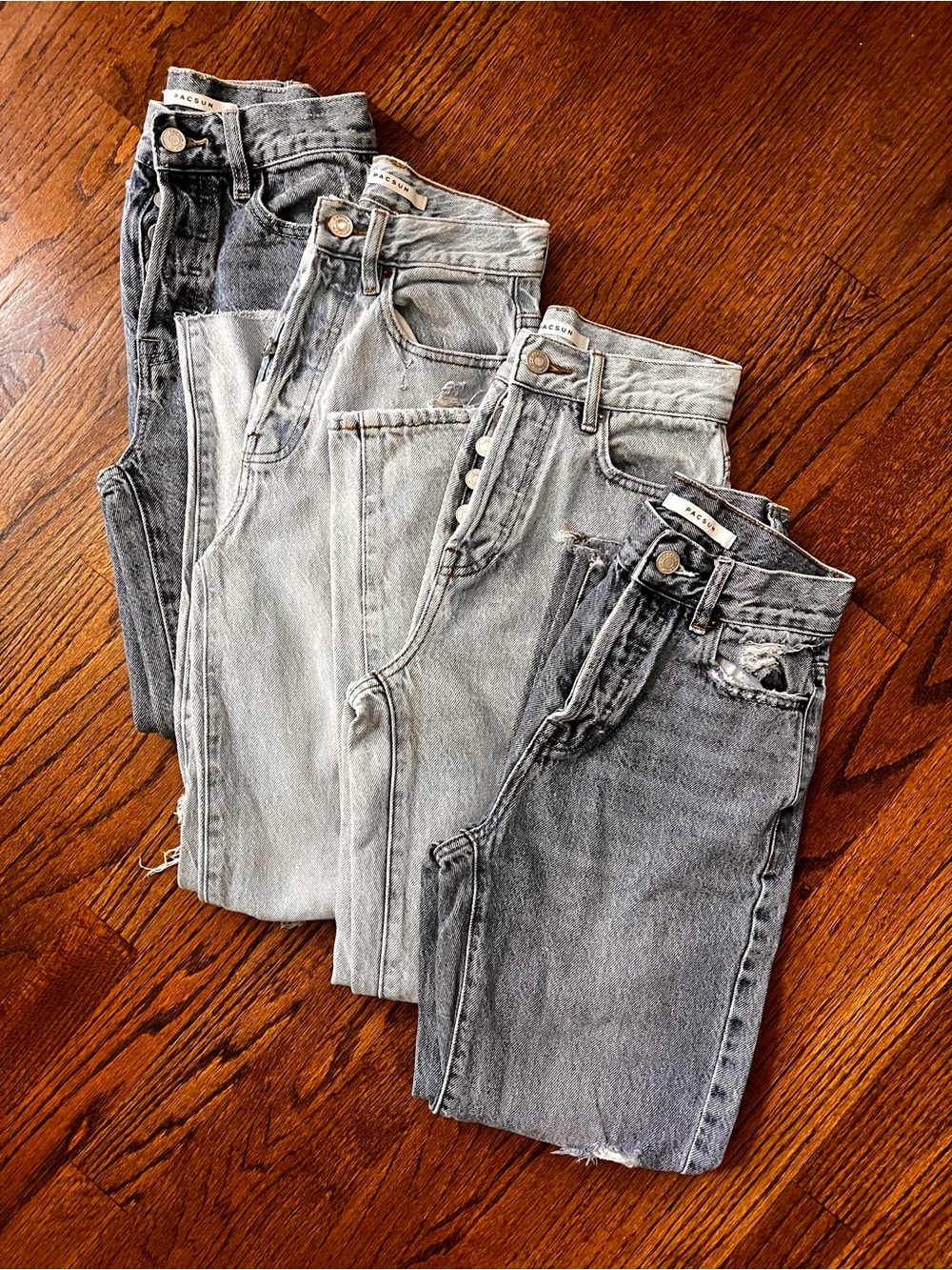 PacSun Lot - Jeans in Light and Medium Blue Washes 22